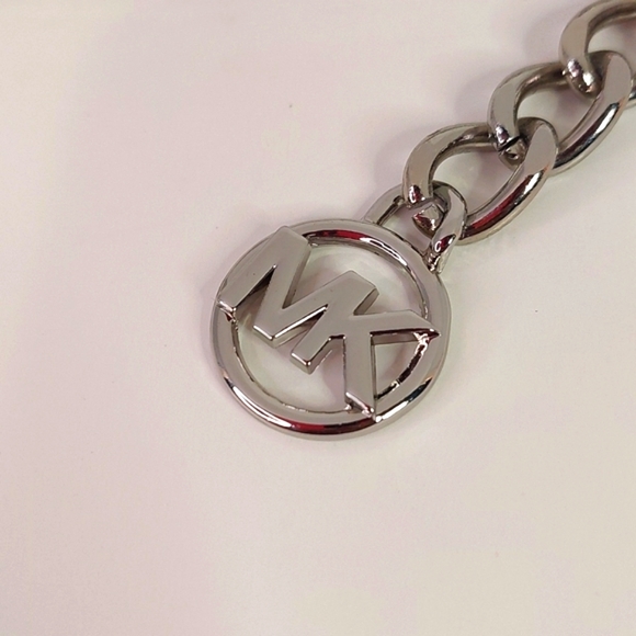 SOLD 💥Host Pick💥 Michael Kors Metal Logo Chain Link Belt - Picture 3 of 6